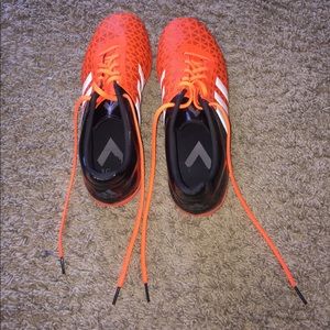Indoor soccer shoes